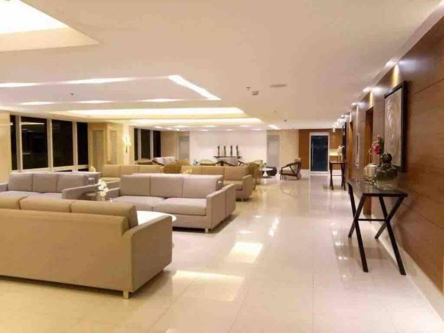 Breeze Residences - 1Br Unit With Balcony -Top Floor Manila Exteriér fotografie