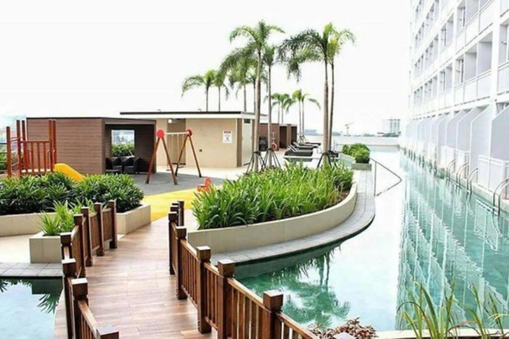 Breeze Residences - 1Br Unit With Balcony -Top Floor Manila Exteriér fotografie