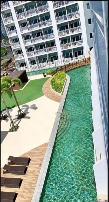 Breeze Residences - 1Br Unit With Balcony -Top Floor Manila Exteriér fotografie